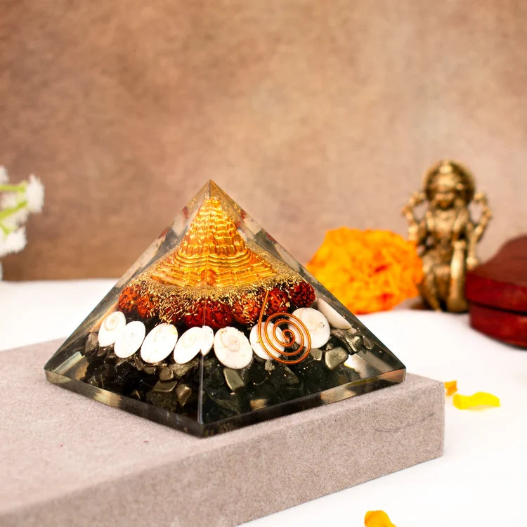 Laxmi Pyramid with Shri Yantra and Gomti Chakra